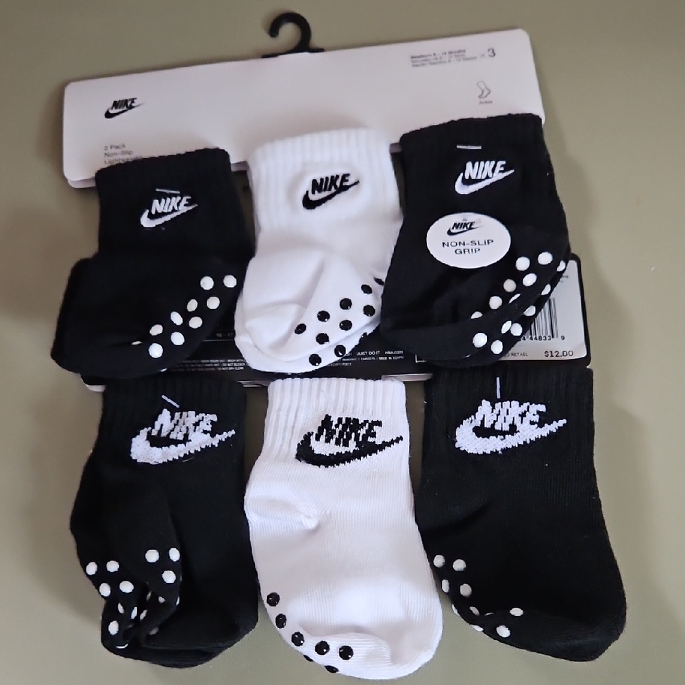 Nike Black & White Ankle Socks with Non-Slip Dots (6 Pack)